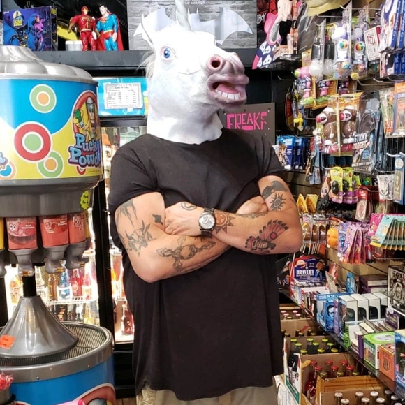 Meet your Posher, Darryl - Picture 2 of 3